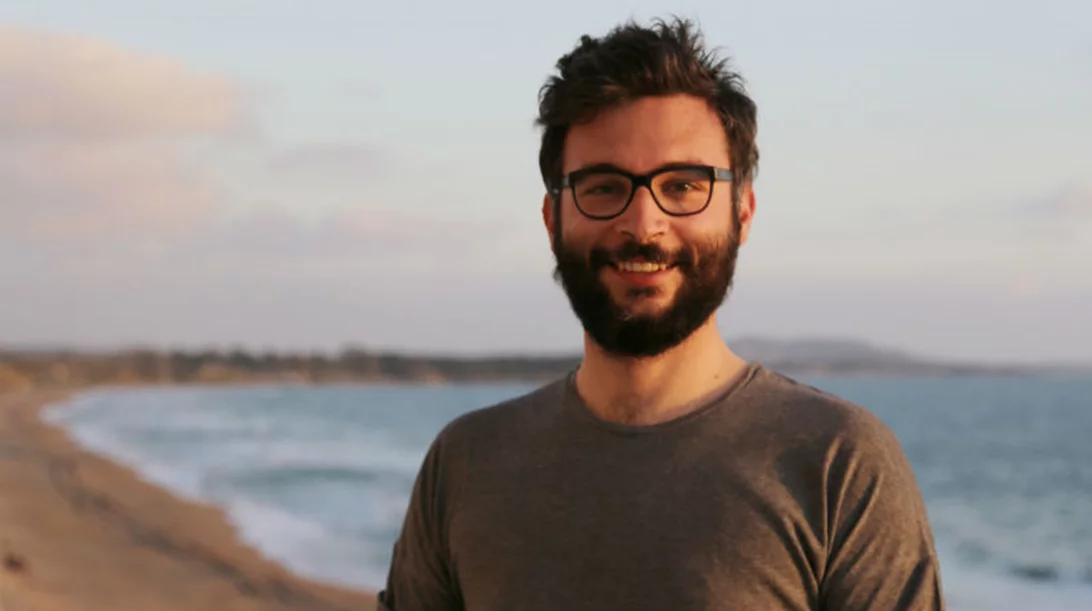 The Hotelier | Ο Νίκος Καραφλός είναι ένας ηλεκτρολόγος μηχανικός που... γεμίζει δεξαμενές με κρασί, τέχνη και design φιλοξενία