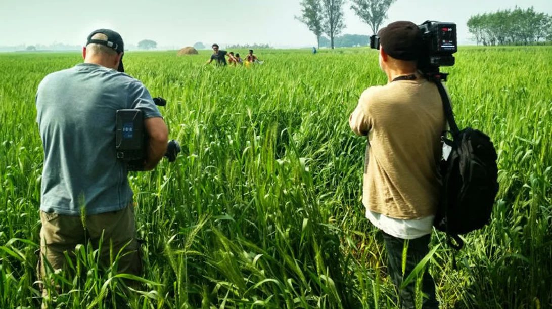 Οι άνθρωποι πίσω από το «Ένας Κόσμος» του Χριστόφορου Παπακαλιάτη