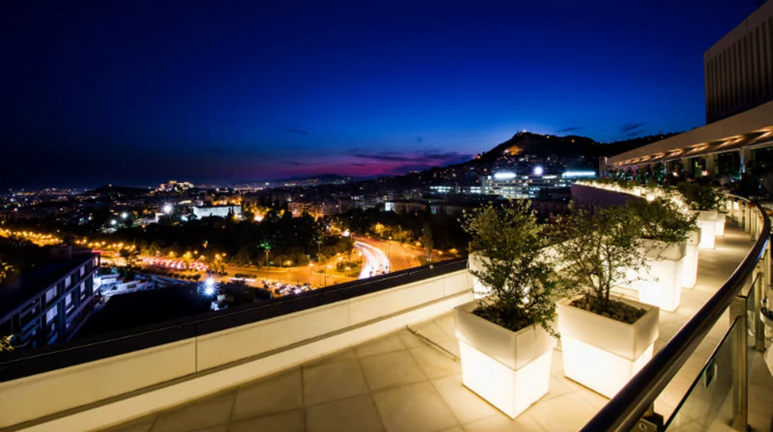 Sunday sunset sessions στο μπαλκόνι του Galaxy