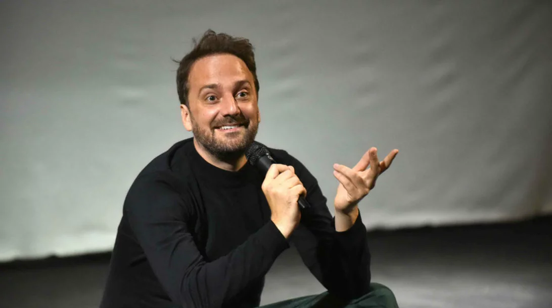 Ο Λουί-Ζιλιέν Πετί ρίχνει φως στις «Αόρατες»