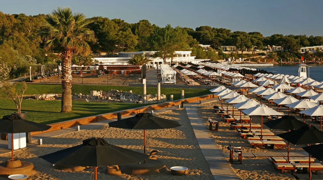 Οι καλύτερες οργανωμένες παραλίες για καλοκαίρι στην Αθήνα