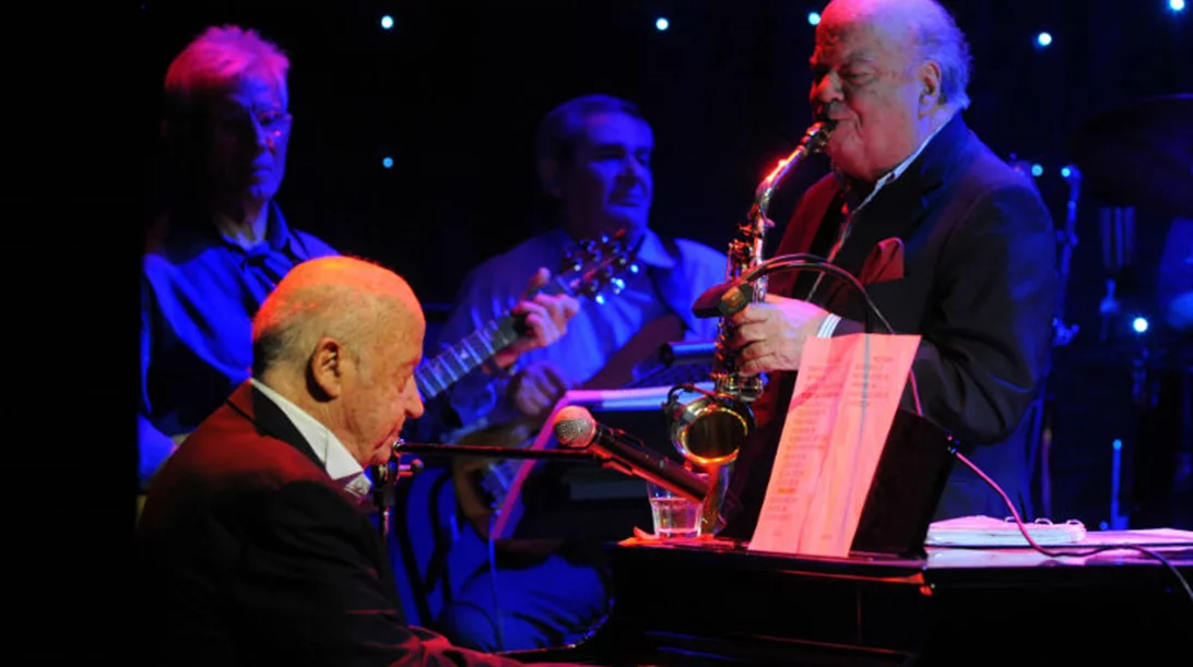 Γιώργος Κατσαρός και Μίμης Πλέσσας σε καλοκαιρινή «Συνάντηση»