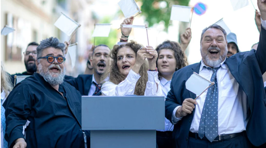 Οι «Εκκλησιάζουσες» ως λαϊκή οπερέτα από τον Σταμάτη Κραουνάκη