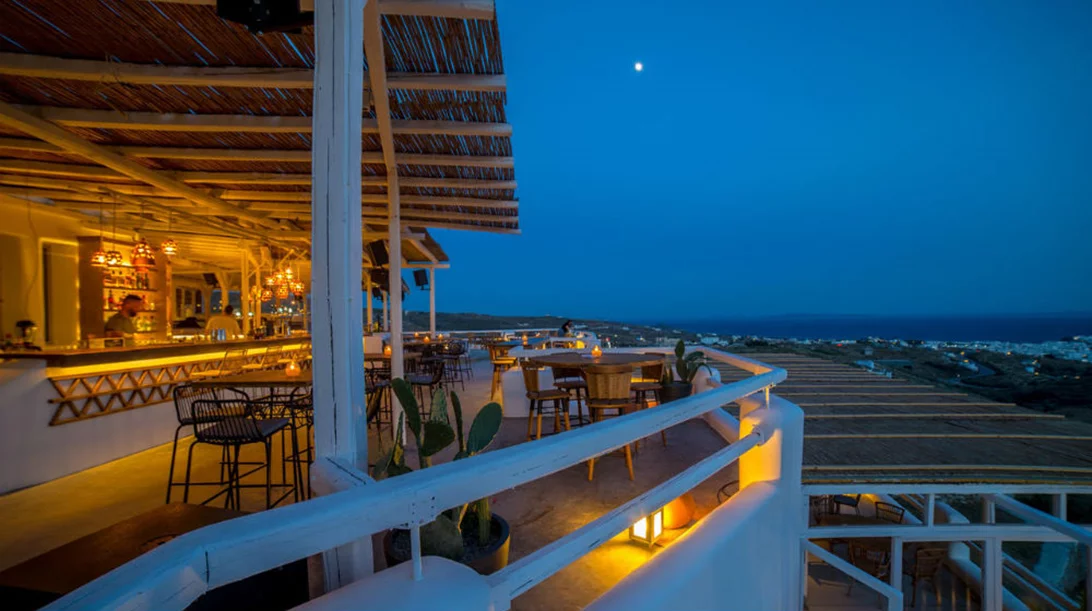 «Omma»: Το νέο μπαρ της Τήνου μαγνητίζει το βλέμμα 