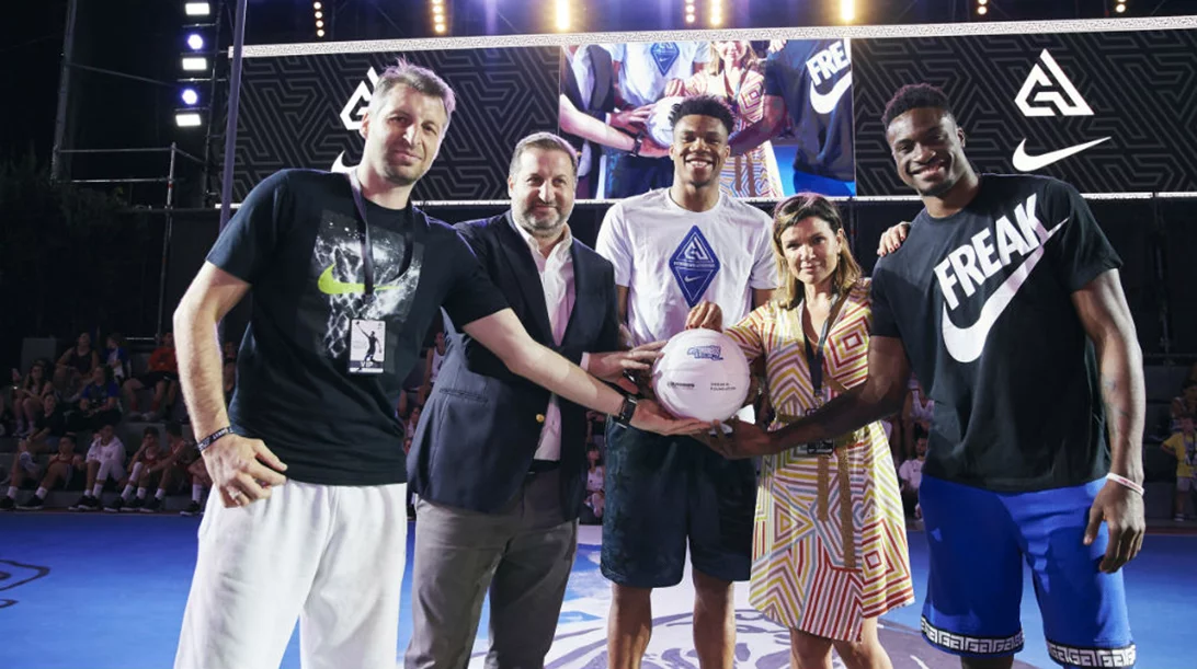 Η «AntetokounBros Academy» αλλάζει ζωές ένα «καλάθι» τη φορά