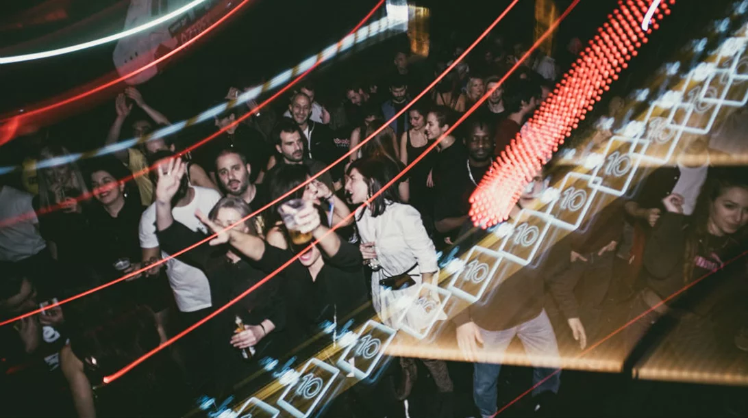 Το «Six D.O.G.S.» γιορτάζει τα δέκα του χρόνια