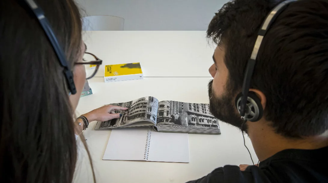 Παρακολουθήσαμε την εμπειρία «Autoteatro» στην Εθνική Βιβλιοθήκη