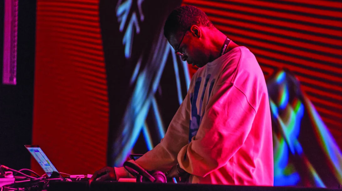 Ο Actress κάνει ντουέτο με ένα υπολογιστικό πρόγραμμα