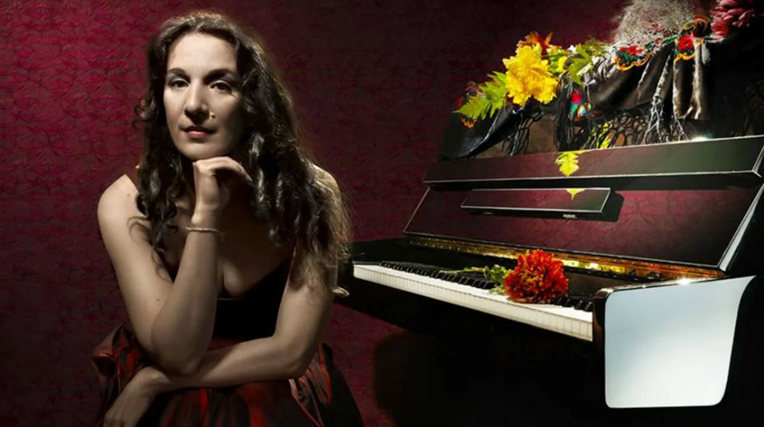 Η Dulce Pontes σε τραγούδια της θάλασσας και του κόσμου