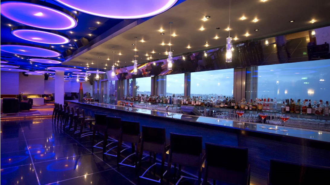 Ένα τελευταίο πάρτι στο «Galaxy Bar & Restaurant» πριν μπει στη νέα του εποχή 