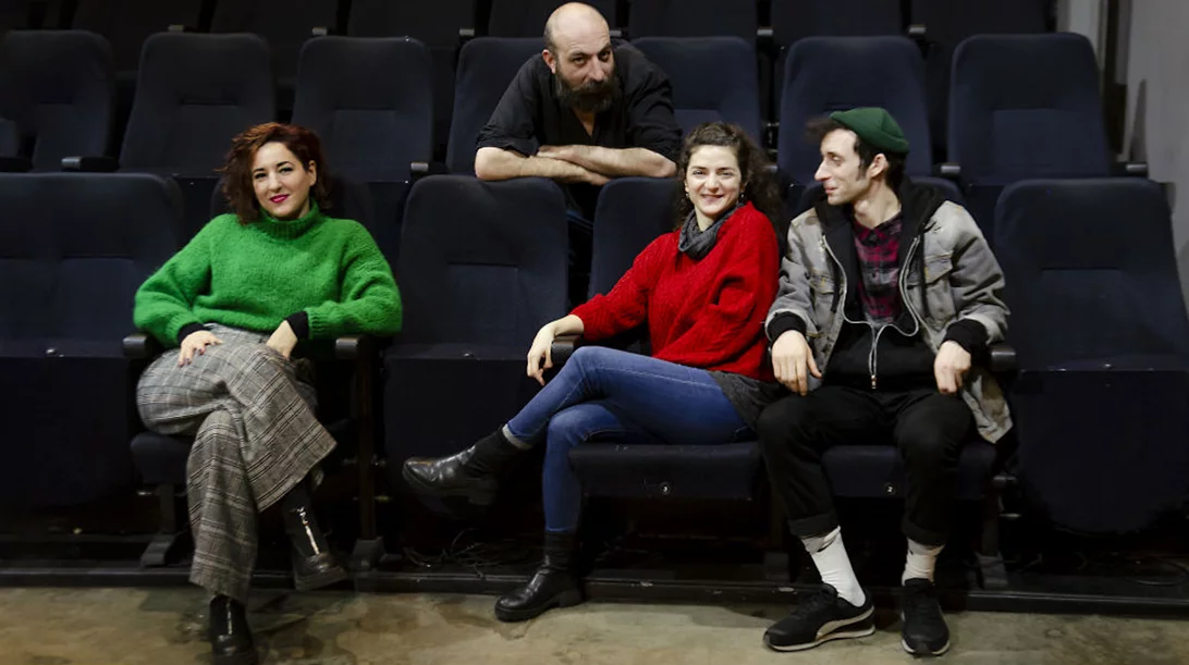 Πώς είναι να ανήκεις στην μεγάλη οικογένεια της Συντεχνίας του γέλιου;