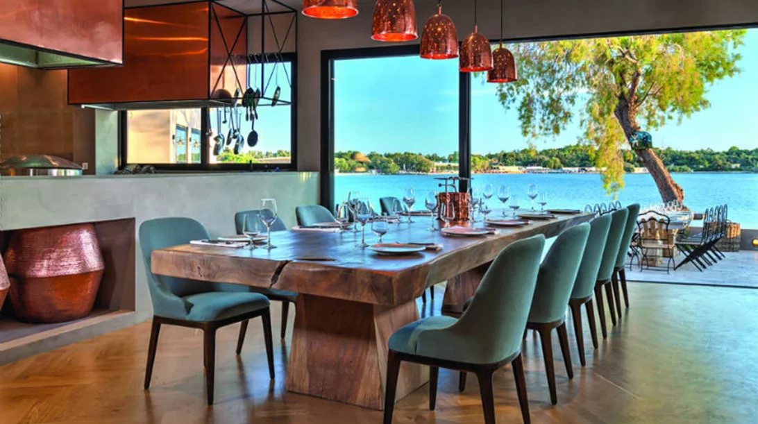 «Cesar»: Το Symposio at Ark μας προσκαλεί σε ροδίτικο τραπέζι