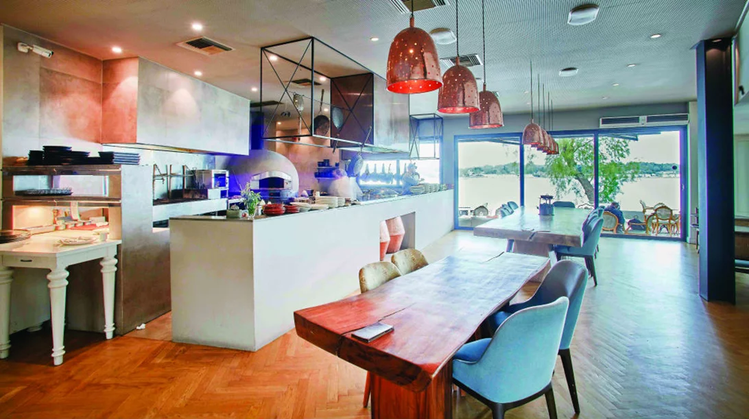 Το «Black Rock» φέρνει καυτή γεύση από Σαντορίνη στο «Ark»