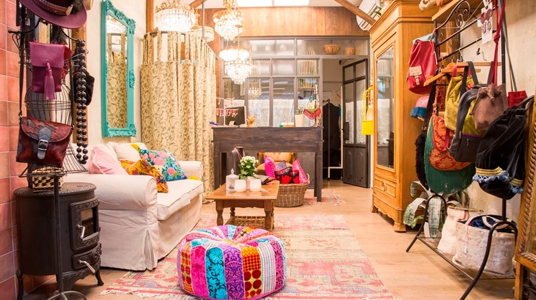 Η Βασιλική Ρούσσου έχει μια ολοκαίνουργια boutique στο Παγκράτι και ένα τέλειο e-shop