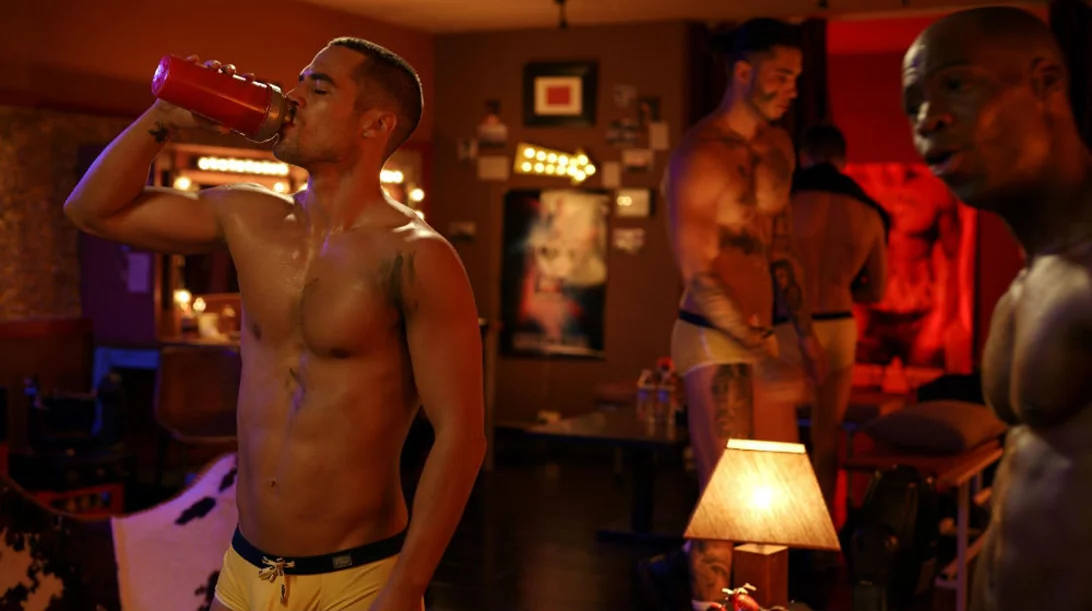 Ποιο είναι αυτό το «Toy boy» και πώς βρέθηκε πρώτο στις τάσεις του ελληνικού Netflix;