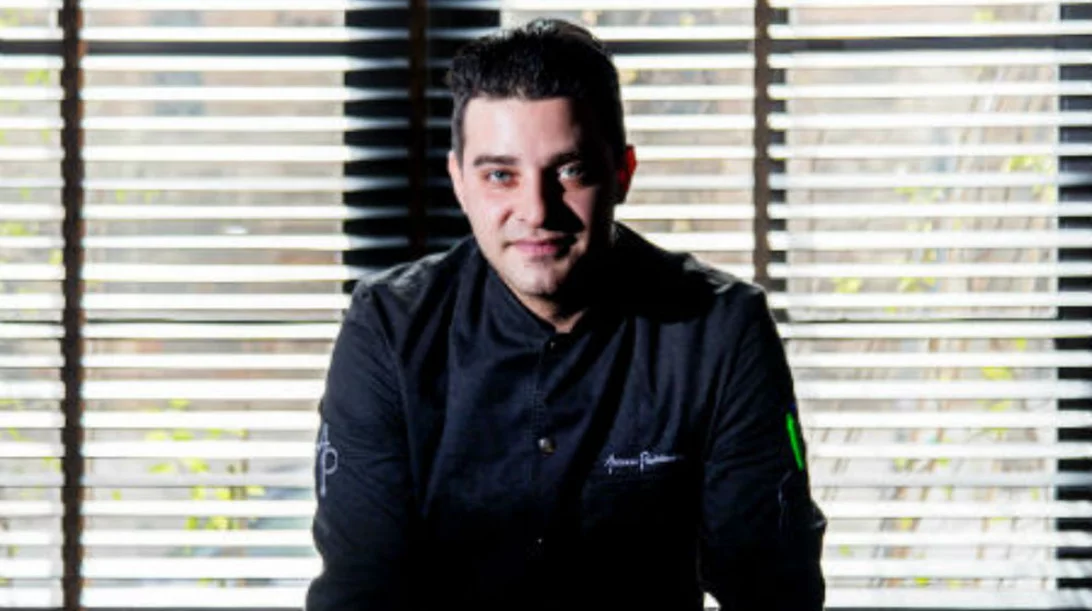 Φτιάχνουμε κοτόπουλο με πουρέ ρεβιθιού του Αντώνη Πεχλιβανάκη