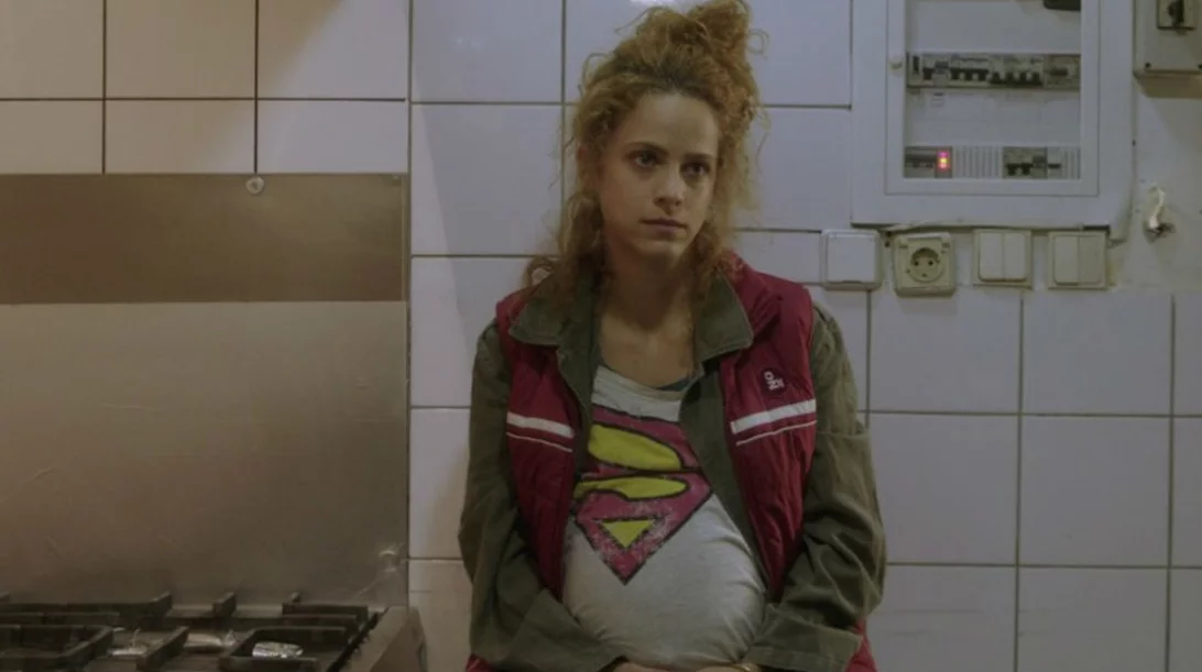 Η Έλλη Τρίγγου σε «απεργία γέννας» και ο Χάρης Φραγκούλης σε δαιδαλώδες θρίλερ