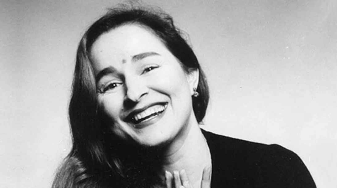 Η συγγραφέας και ηθοποιός Αργυρώ Πιπίνη μας διαβάζει Μικρές Νυχτερινές Ιστορίες