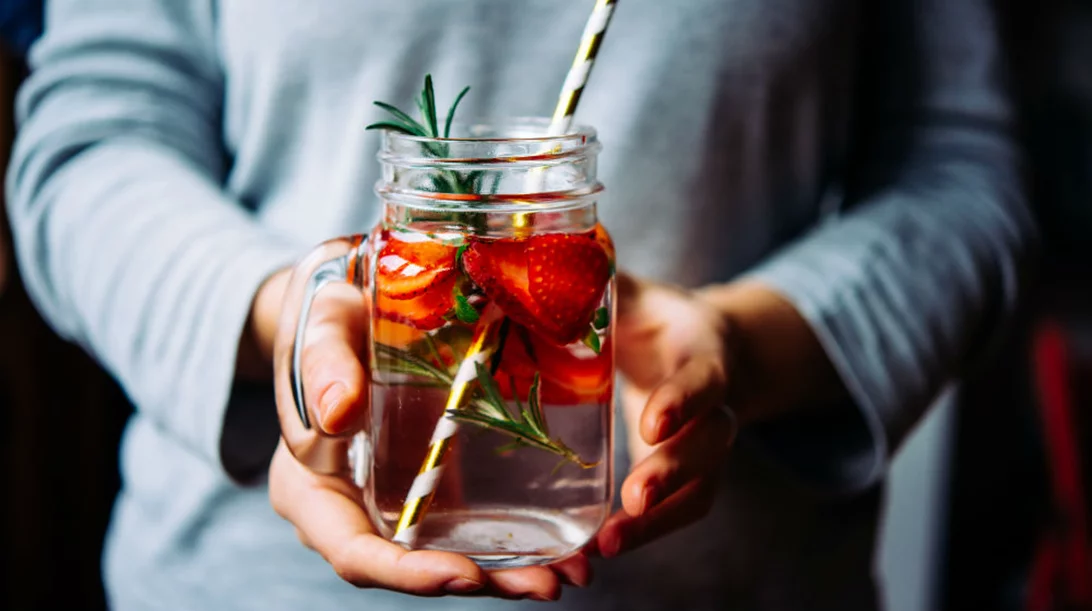 Τα καλύτερα homemade cocktail για ένα πριβέ πάρτι καραντίνας