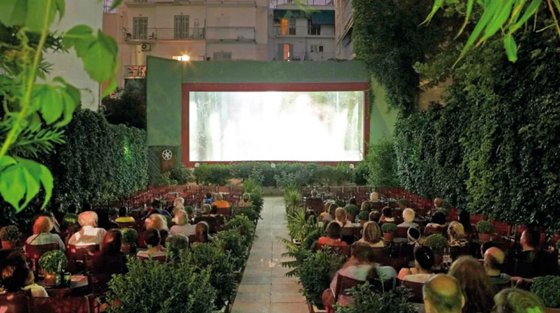 Νέα δεδομένα για την επαναλειτουργία των θερινών σινεμά