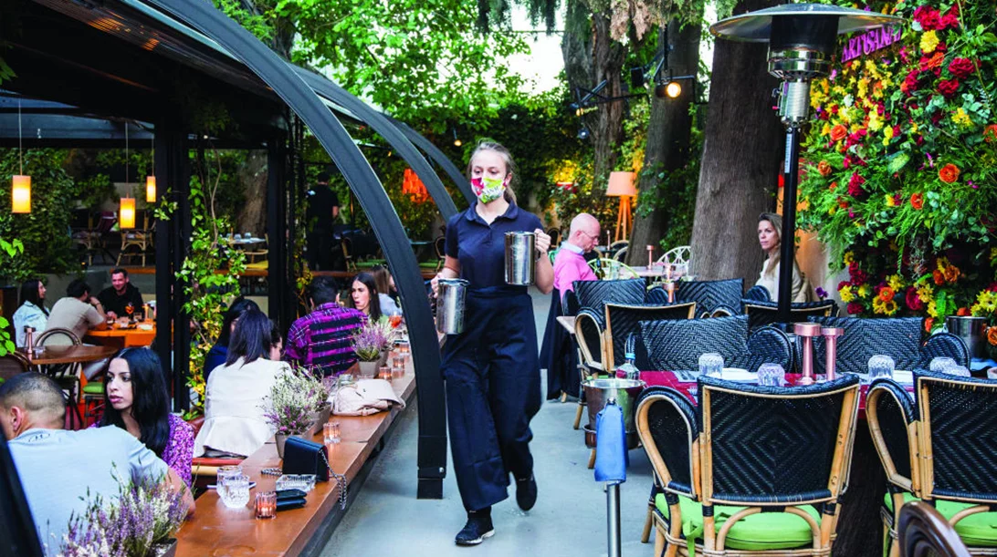 Πόσο έχει αλλάξει η εστιατορική εμπειρία στη μετά τον COVID εποχή;