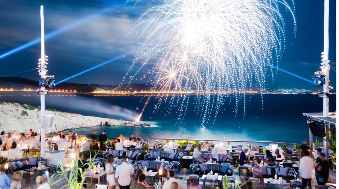 «Island» σταθερά στο θρόνο του