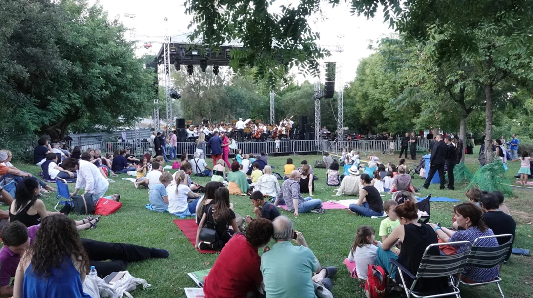 Ραντεβού στο γρασίδι