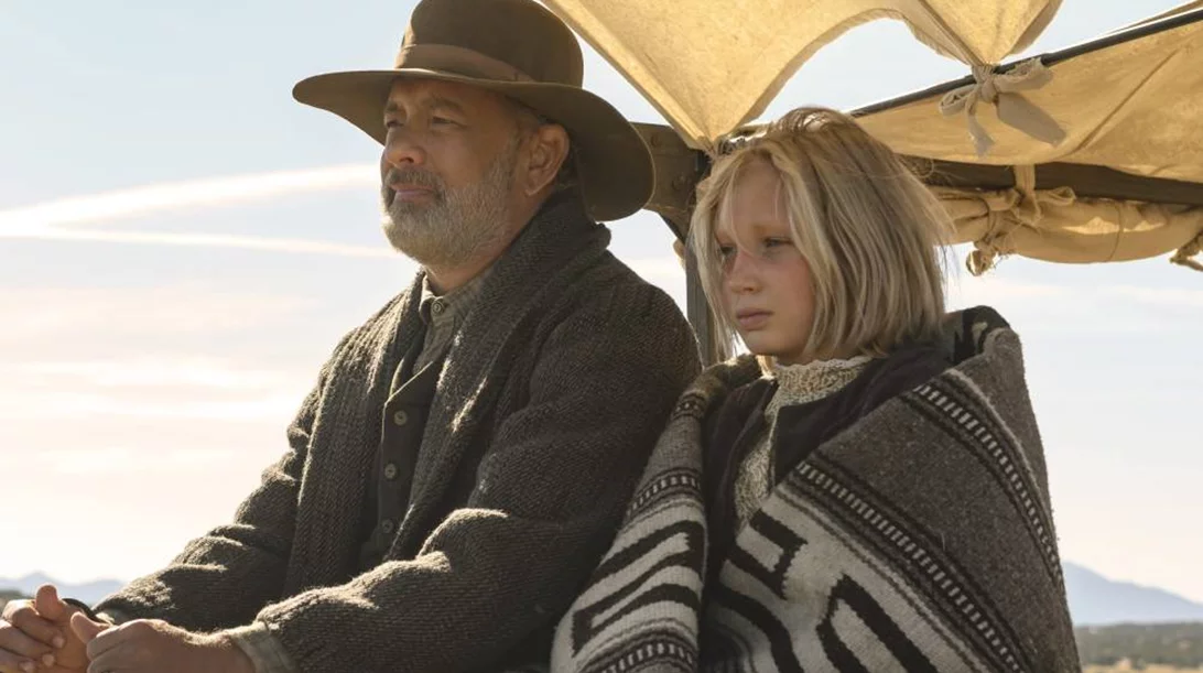 Ο Τομ Χανκς επουλώνει πληγές στο υποβλητικό νεογουέστερν «Του Κόσμου τα Νέα»