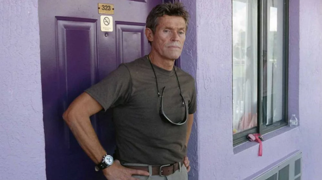 Ο Γουίλεμ Νταφόε εκτός απροόπτου στο "Poor Things" του Γιώργου Λάνθιμου