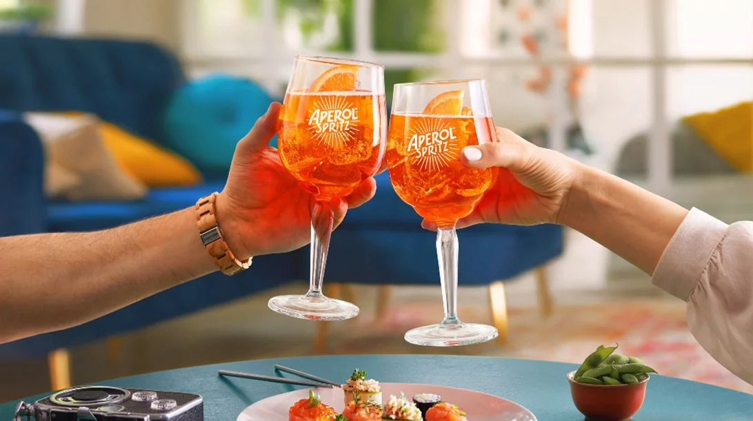 Αυτήν την Κυριακή… χορεύουμε στο μπαλκόνι!