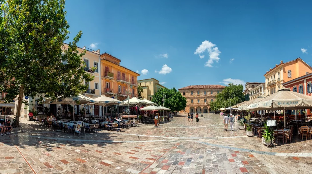 Πλατεία Συντάγματος: H απόλαυση δίνει ραντεβού με την ιστορία στο Ναύπλιο 
