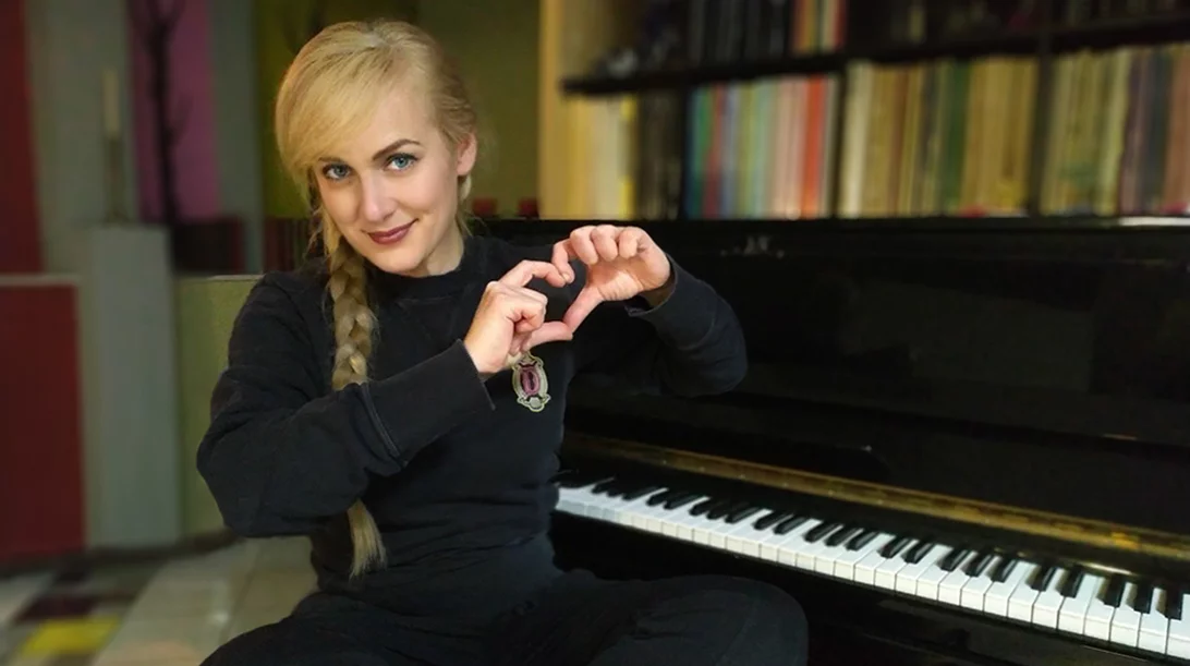 Lia Hide – Μουσικός