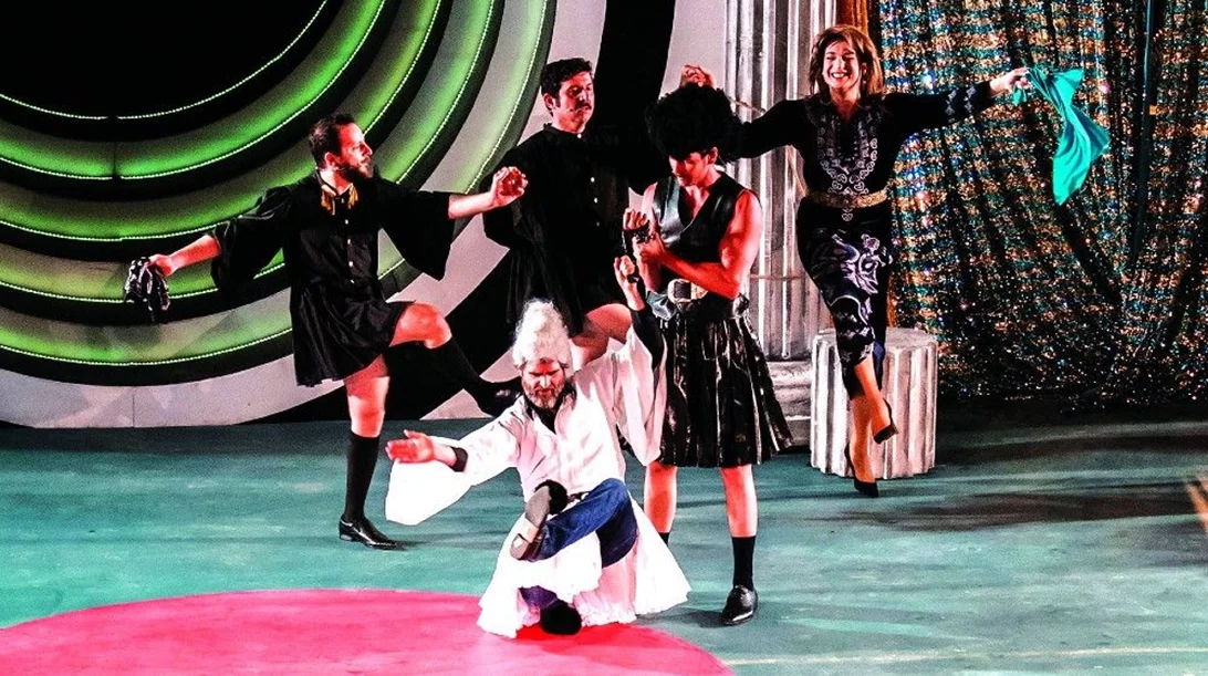 The 1821 - η επιθεώρηση 