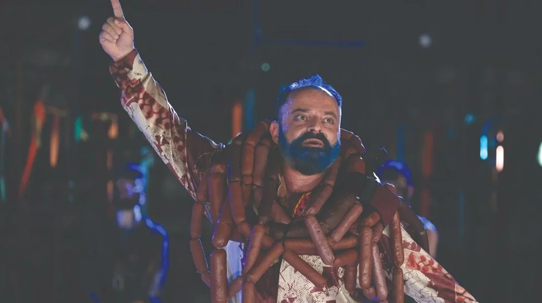 Κωνσταντίνος Αβαρικιώτης: «Οι πολιτικοί είναι σαν μικρά παιδιά που παίζουν, αλλά είναι επικίνδυνα γιατί έχουν την εξουσία»