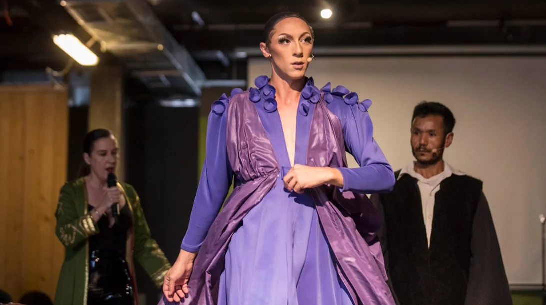 Μια πασαρέλα στήνεται στην Πειραιώς 260