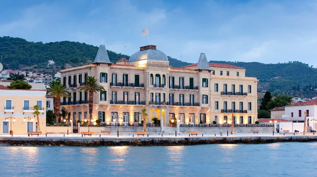 Το καλοκαίρι ξαναγράφεται στο Poseidonion Grand Hotel
