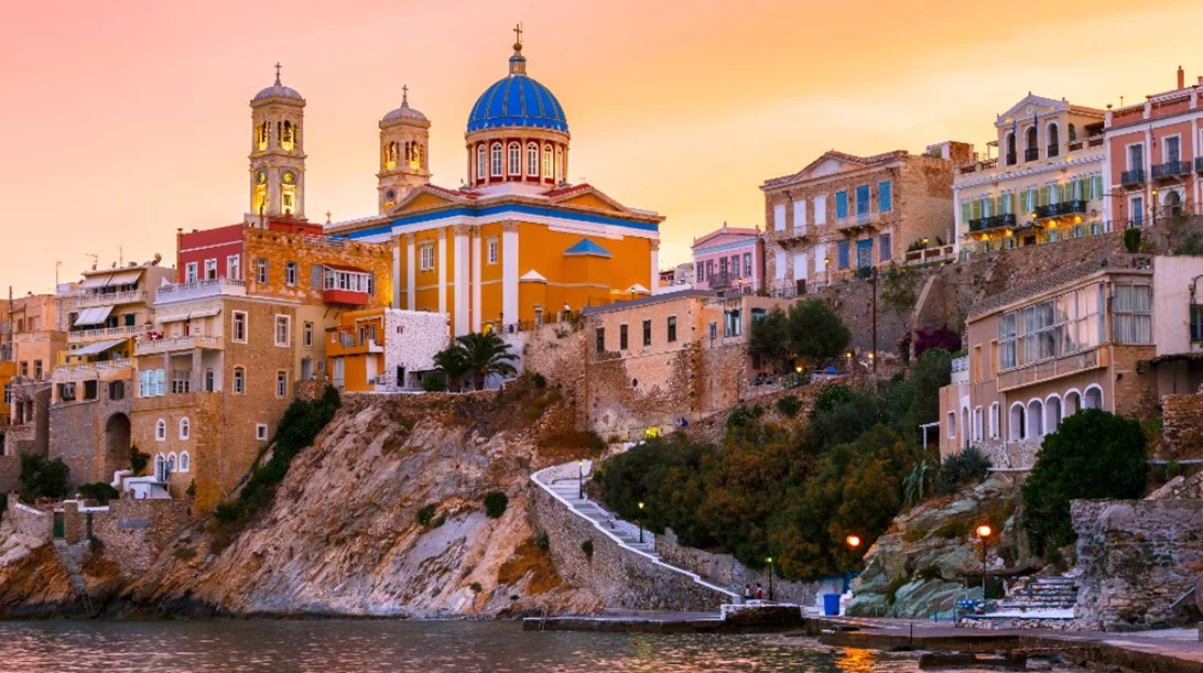 Σύρος: 9 άνθρωποι, 9 λόγοι για να την επισκεφθείς