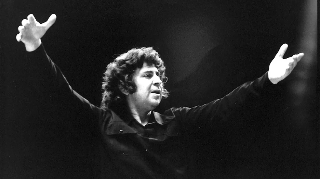 "Γιατί ο Μίκης μας ενώνει": Το μουσικό σύνολο Ρωμιοσύνη παρουσιάζει ένα διήμερο αφιέρωμα στον μεγάλο συνθέτη