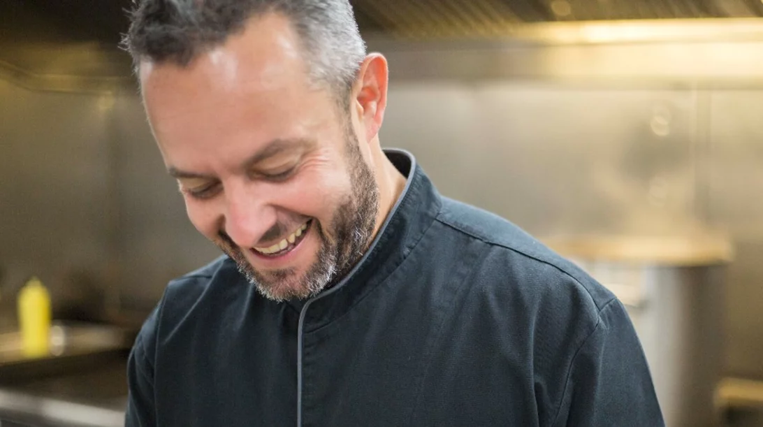 Ο Γιάννης Παρίκος φέρνει τους καταρράκτες «Iguazu» στο κέντρο της Αθήνας