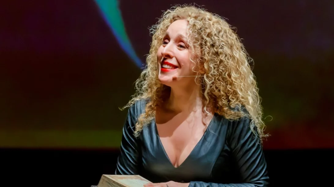 Χριστίνα Κουλουμπή: "Πιστεύω ότι οι άνθρωποι που ασχολούμαστε σοβαρά με το θέατρο για παιδιά, έχουμε συνειδητοποιήσει την ευθύνη και την ελπίδα που κρύβει αυτή η επιλογή"