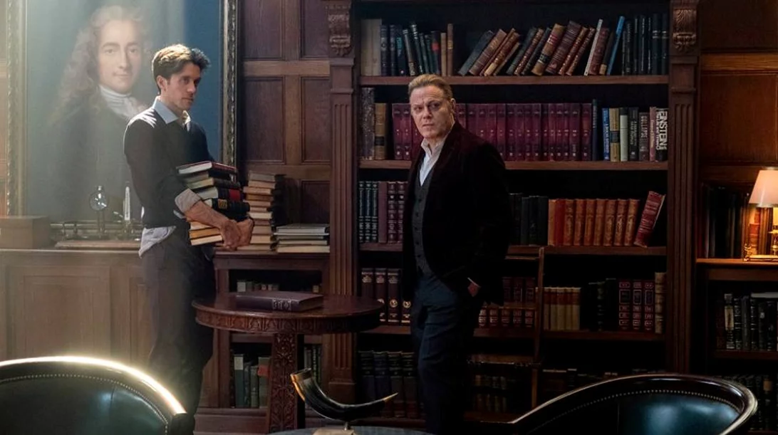 Από το βιβλίο στη μικρή οθόνη: 5 τηλεοπτικές μεταφορές μυθιστορημάτων που θα λατρέψεις