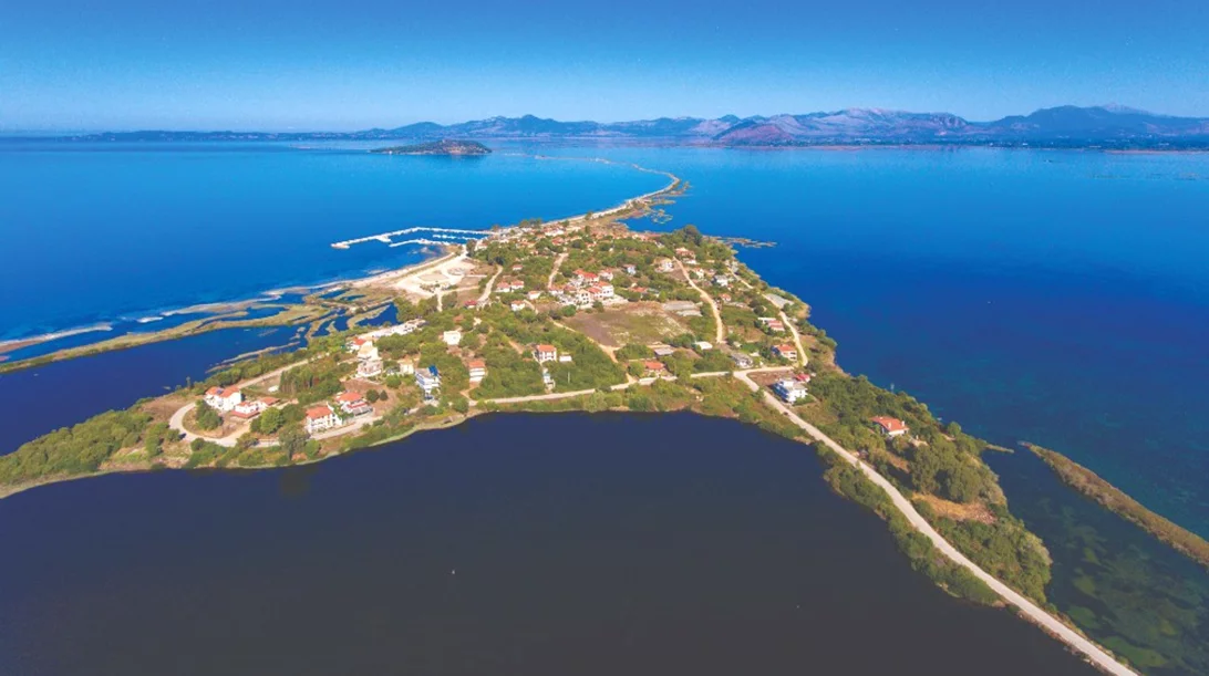 Το Μεσολόγγι ξεδιπλώνει την αρχοντική του σαγήνη με φόντο τη λιμνοθάλασσα