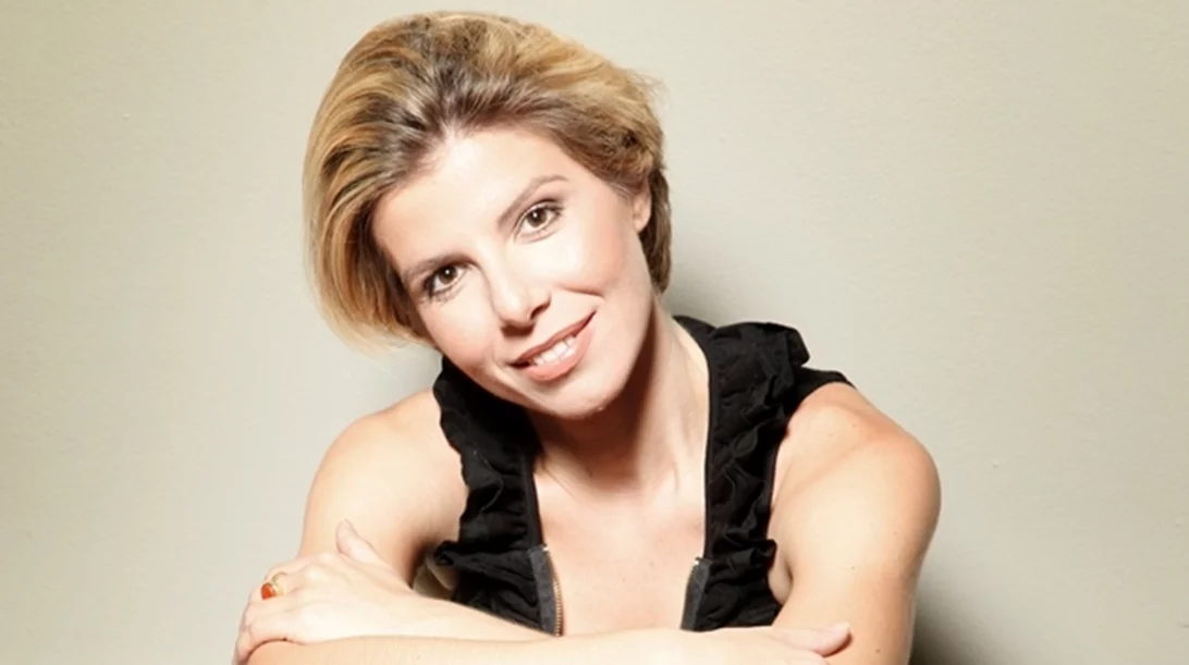 "ΠασΠορτ - Μία αληθινή περιπέτεια": Η Χρύσα Διαμαντοπούλου εξομολογείται το βίωμα του καρκίνου και πώς το έκανε θέατρο