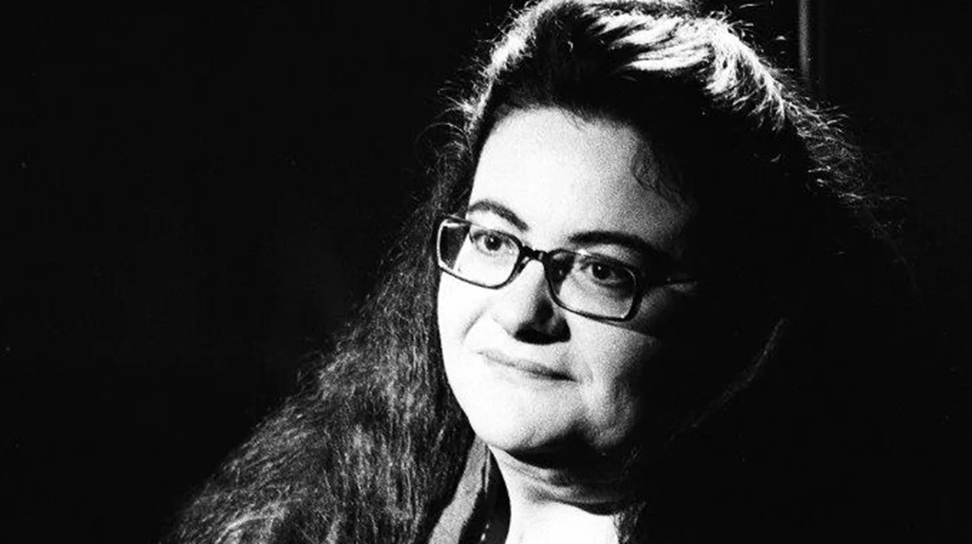 "Σκληρές βιολέτες": Η Νένα Βενετσάνου παρουσιάζει τα νέα της τραγούδια στο Τρένο στο Ρουφ