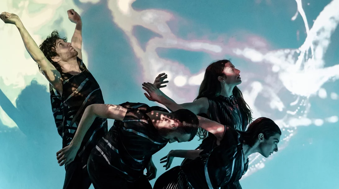 Το "4 + ένα" στο Δημοτικό Θέατρο Πειραιά είναι μια σπουδή πάνω στα στοιχεία της φύσης (μας)