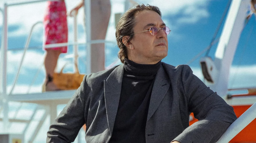 Ο Γιάννης Κότσιρας ανεβαίνει στο "Κατάστρωμα Α" του Ακροπόλ