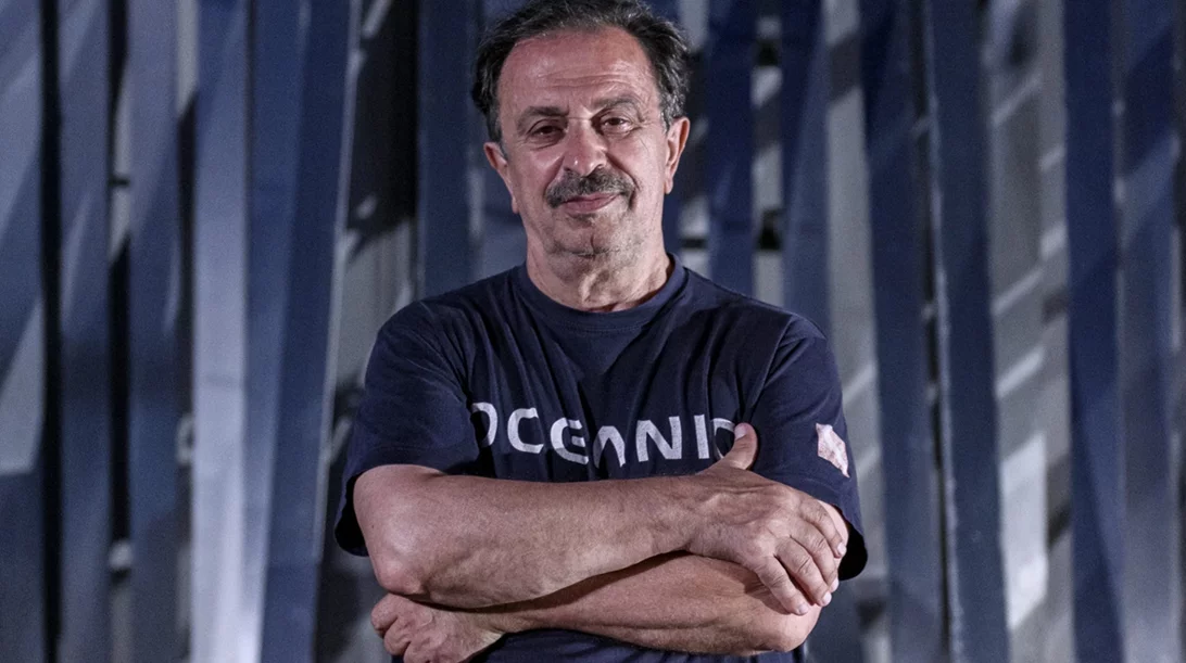 Οι "Εκκλησιάζουσες" με τη μορφή καμπαρέ από τον Θέμη Μουμουλίδη