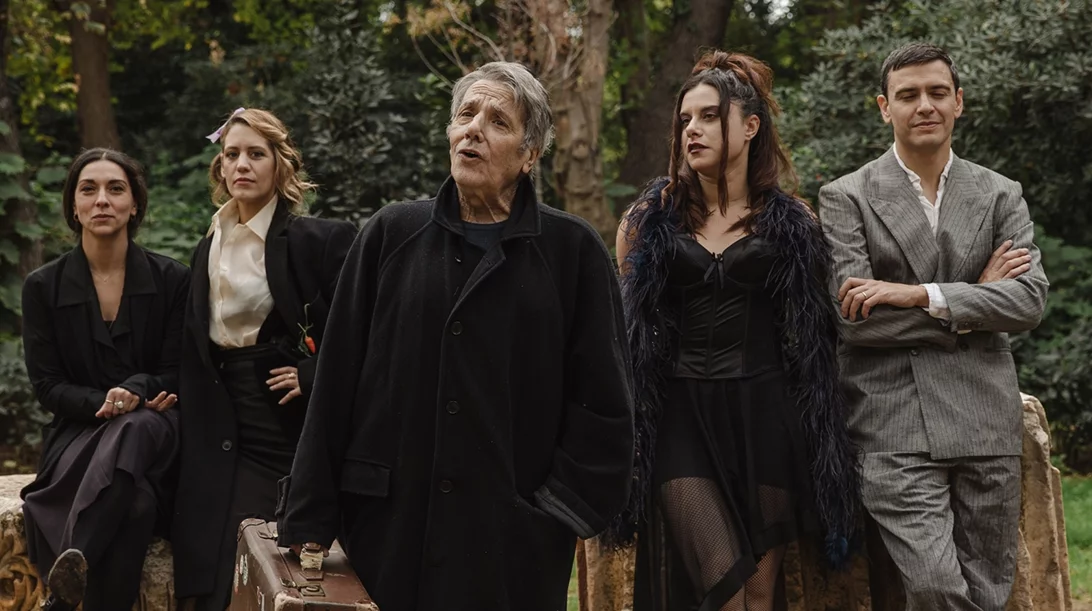 "Αλίφειρα": Η νέα (πικρή) κωμωδία του Ανδρέα Στάικου έρχεται στον Πειραιά