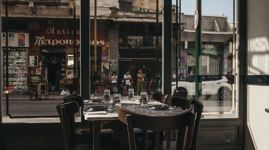 Κι όμως, υπάρχουν ακόμη τίμιες ταβέρνες στου Ψυρρή