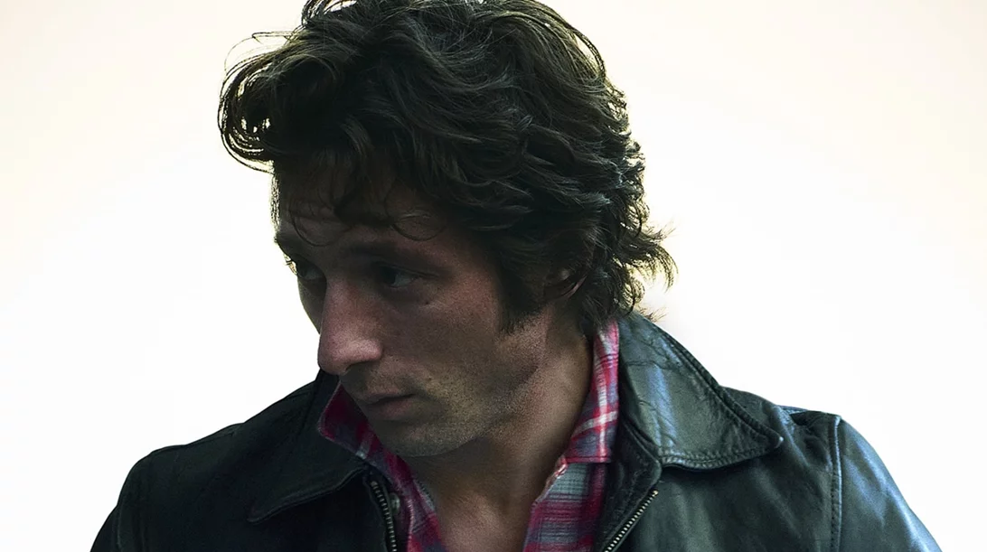 Ο Τζέρεμι Άλεν Γουάιτ μεταμορφώνεται σε Μπρους Σπρίνγκστιν